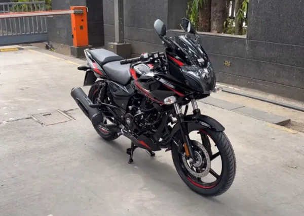 bajaj pulsar 220 2024 edition spotted