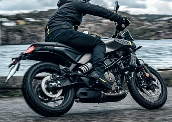 husqvarna svartpilen 401 deliveries begin here why it gets apollo instead of Pirelli tyres