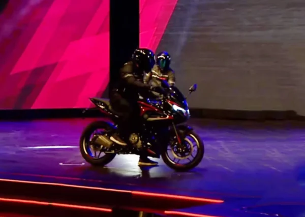 മാറ്റങ്ങളുമായി 2024 പള്സര് എഫ് 250 2024 bajaj pulsar 250 launched