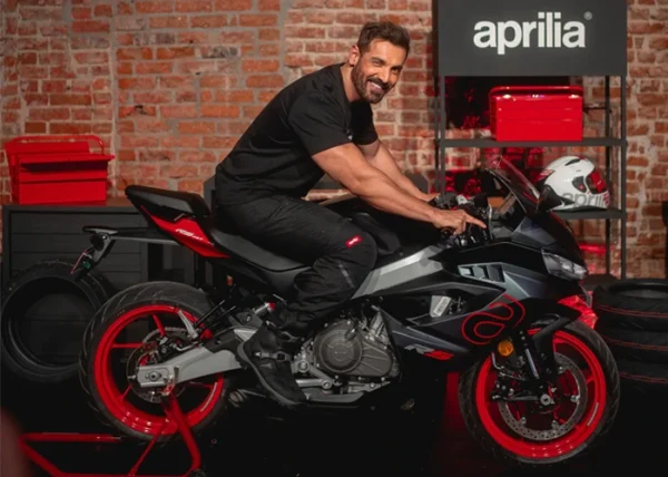 നിൻജ 300 ന് കാൽ വഴുതുന്നു ആർ എസ് 457 വില്പന യിൽ കുതിക്കുന്നു - ninja 300 sales drop due to aprilia rs 457