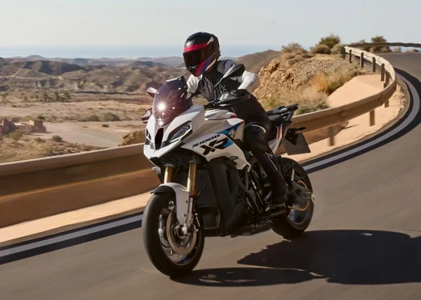 സാഹസികനിലെ സ്പോർട്ട് ബൈക്ക് - BMW S 1000XR