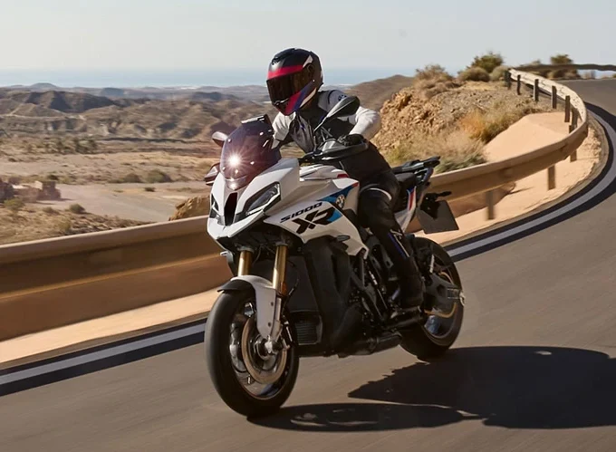 സാഹസികനിലെ സ്പോർട്ട് ബൈക്ക് - BMW S 1000XR