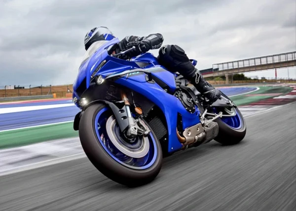 2025 യമഹ ആർ 1, ആർ 1 എം അവതരിപ്പിച്ചു