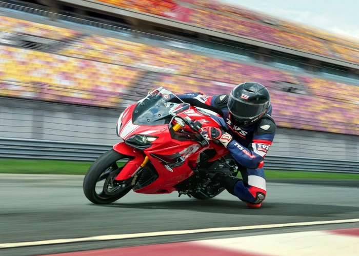 ആർ ആർ 310 നും കിറ്റുകളും