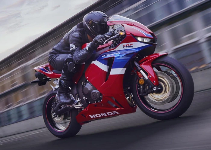 ഹോണ്ട സിബിആർ 400 സിസി, 4 സിലിണ്ടർ വരുന്നു