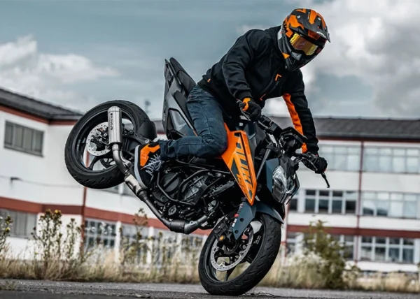 കെടിഎം 125 ലൈറ്റ് വൈറ്റ് ആകുന്നു