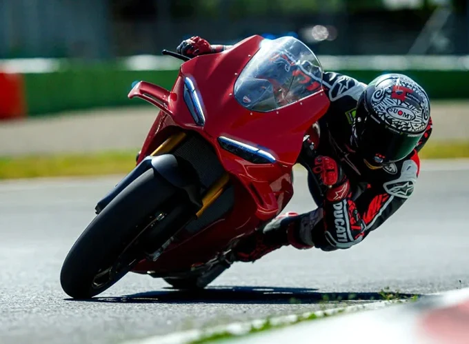 പോക്കറ്റ് ഫ്രണ്ട്‌ലിയായി ഡുക്കാറ്റി