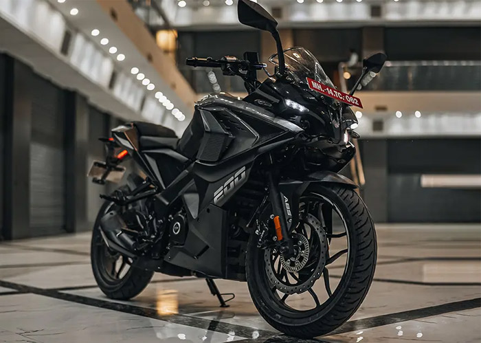 പൾസർ ആർഎസ് നിരയിൽ കൂടുതൽ താരങ്ങൾ