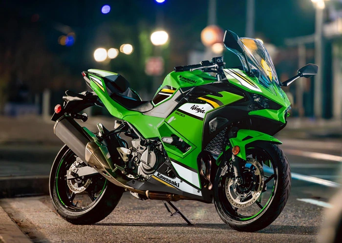 കവാസാക്കി ബൈക്ക് വില കുറച്ചു ***